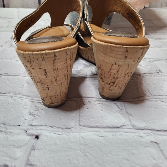 Eurosoft by Sofft Wedge Sandal with Cork Heel and Metallic Upper Size 7 - Picture 7 of 15